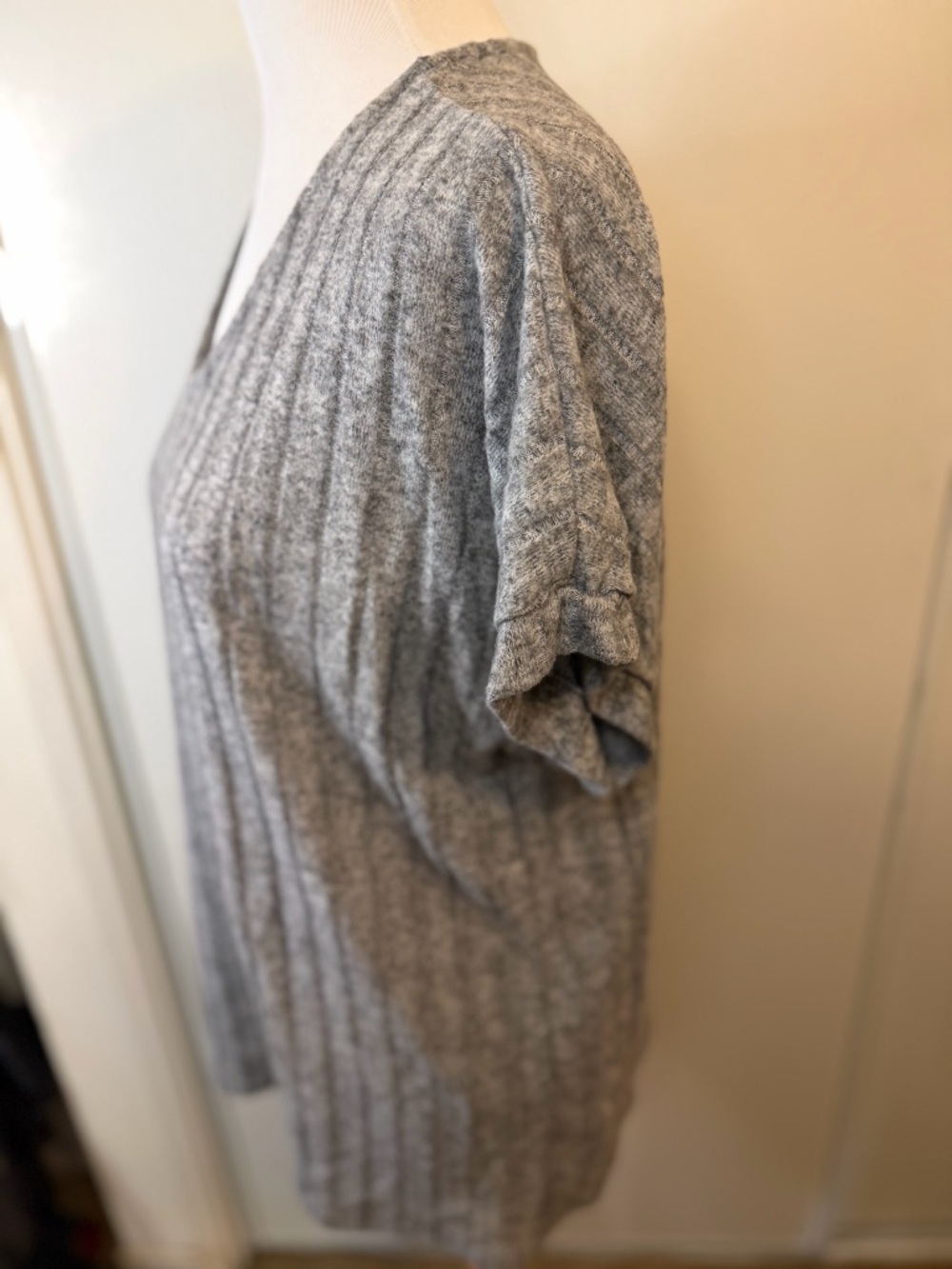 NWOT Grey Ribbed Top - Picture 8 of 12